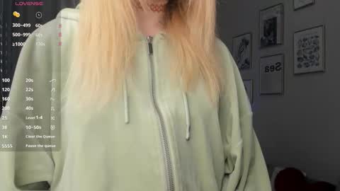 Snapshot of althenabrach chatting on November 21, 6:01 am Betty online show from November 21, 6:01 am