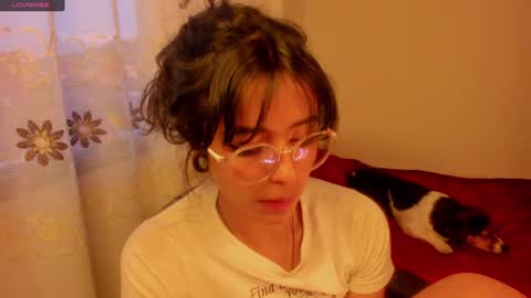 Snapshot of aluna_0310 chatting on December 16, 10:56 pm . . online show from December 16, 10:56 pm