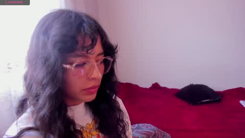 Snapshot of aluna_0310 chatting on December 23, 8:47 pm . . online show from December 23, 8:47 pm