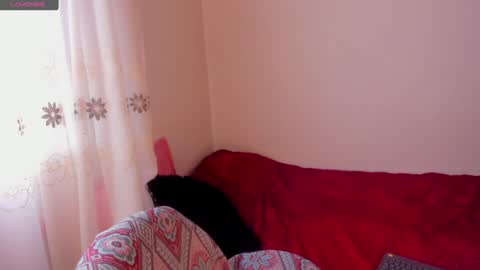 Snapshot of aluna_0310 chatting on January 3, 7:39 pm . . online show from January 3, 7:39 pm