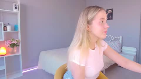 Snapshot of aluntick chatting on February 23, 1:53 pm Amelia NEXT STREAM  online show from February 23, 1:53 pm