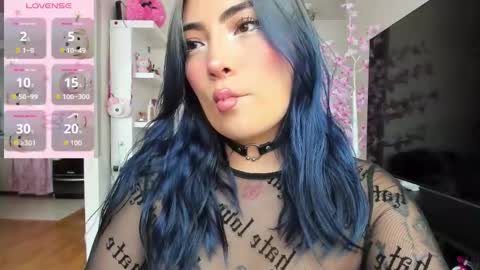 Snapshot of alwayslovely_mango chatting on September 27, 6:46 pm Tell me Lorens online show from September 27, 6:46 pm