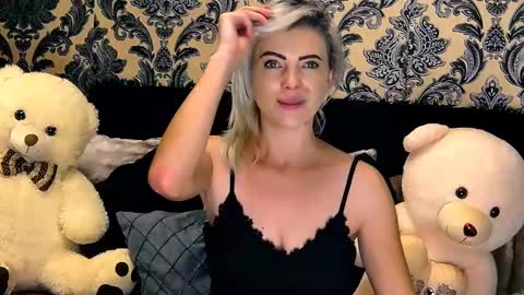 Snapshot of alyblonde chatting on December 7, 12:13 pm aly online show from December 7, 12:13 pm