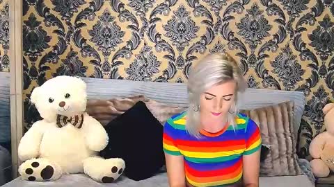 Snapshot of alyblonde chatting on February 20, 1:40 pm aly online show from February 20, 1:40 pm