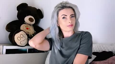 aly online show from April 9, 9:58 am