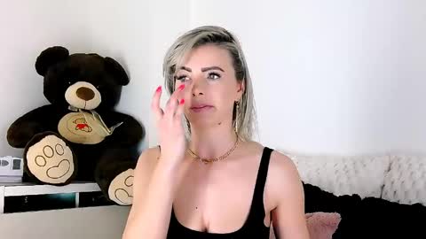 aly online show from April 17, 10:29 am