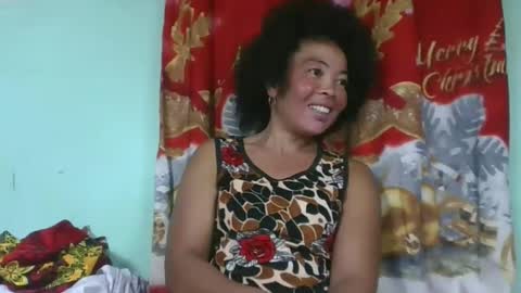 Snapshot of alypierette chatting on November 1, 4:03 am alypierette online show from November 1, 4:03 am