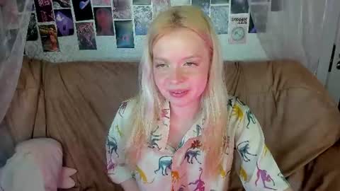 Alysa   7GMT  online show from June 27, 3:28 pm
