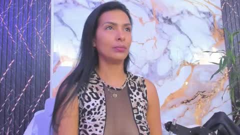 alyson__a online show from November 4, 12:04 pm