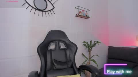 Snapshot of alysonn_conner chatting on June 11, 1:31 pm Alyson online show from June 11, 1:31 pm