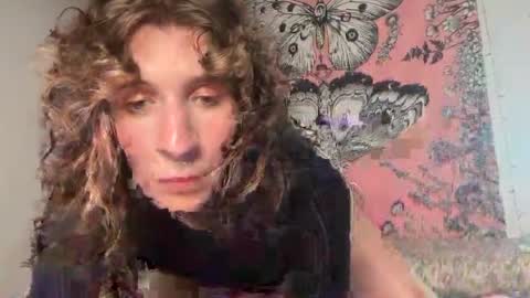 Snapshot of alyssa_luxx chatting on April 29, 10:27 pm Alyssa online show from April 29, 10:27 pm