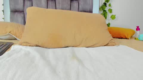 Snapshot of alyssia_oceann chatting on September 9, 1:54 pm alyssia online show from September 9, 1:54 pm
