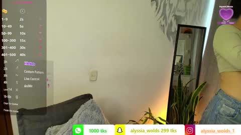 Snapshot of alyssia_wolds_1 chatting on October 10, 11:09 am alyssia wolds online show from October 10, 11:09 am