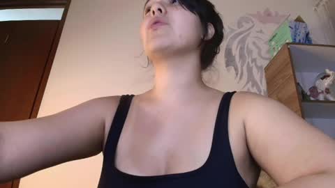 Snapshot of alyssia_wolds_1 chatting on April 7, 2:34 am alyssia wolds online show from April 7, 2:34 am