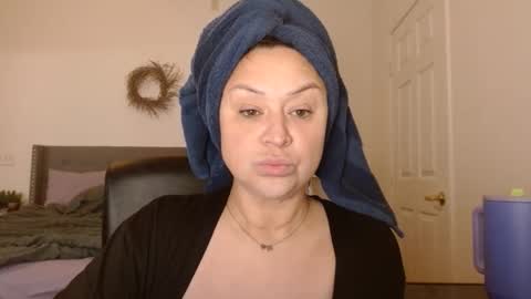 Alyssiaamorexo online show from November 14, 1:54 pm