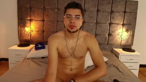 Snapshot of amadeo_wild chatting on March 5, 2:34 pm Amadeo Wild online show from March 5, 2:34 pm
