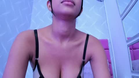 Snapshot of amaia_baez chatting on January 26, 1:52 am AMAIA online show from January 26, 1:52 am