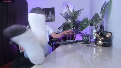 anny online show from March 2, 2:19 am