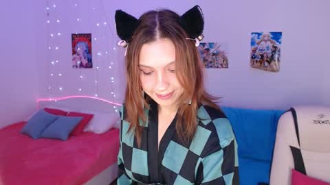 Snapshot of amala_lee chatting on December 22, 1:55 am Alice online show from December 22, 1:55 am