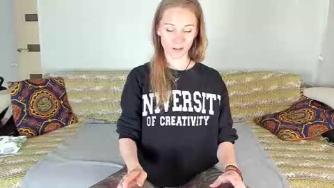 Amalia online show from July 18, 9:02 am