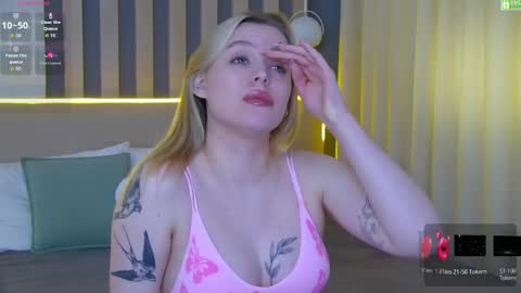 Snapshot of amaliabell chatting on June 3, 2:33 pm Amalia online show from June 3, 2:33 pm