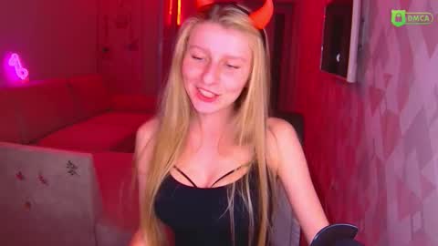 Amalia online show from October 31, 3:02 pm