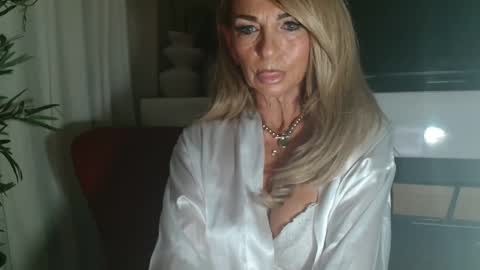 Snapshot of amanda0803 chatting on June 11, 8:23 am Angel or Demon online show from June 11, 8:23 am