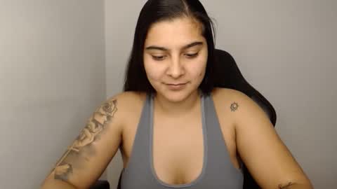 The queen of the biceps  online show from December 27, 8:28 pm