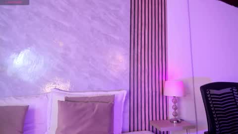 Snapshot of amanda_26 chatting on February 11, 1:54 am Luisa online show from February 11, 1:54 am