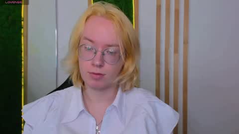 Snapshot of amanda_butlerr chatting on May 31, 1:07 pm Hi im Amanda online show from May 31, 1:07 pm
