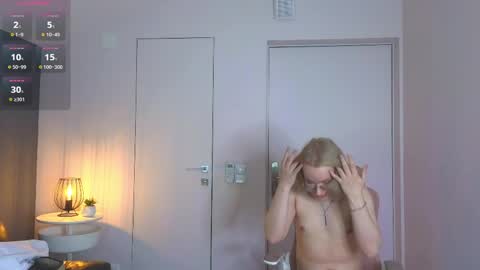 Snapshot of amanda_butlerr chatting on June 3, 2:33 pm Hi im Amanda online show from June 3, 2:33 pm
