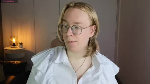 Snapshot of amanda_butlerr chatting on June 5, 12:44 pm Hi im Amanda online show from June 5, 12:44 pm