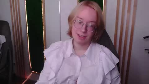 Snapshot of amanda_butlerr chatting on June 13, 2:04 pm Hi im Amanda online show from June 13, 2:04 pm