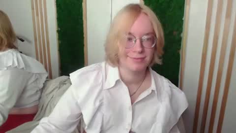Snapshot of amanda_butlerr chatting on June 20, 12:41 pm Hi im Amanda online show from June 20, 12:41 pm