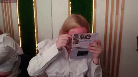 Snapshot of amanda_butlerr chatting on June 26, 2:43 pm Hi im Amanda online show from June 26, 2:43 pm
