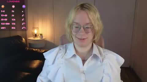 Snapshot of amanda_butlerr chatting on June 29, 7:25 am Hi im Amanda online show from June 29, 7:25 am