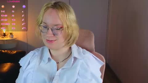 Snapshot of amanda_butlerr chatting on June 29, 10:15 am Hi im Amanda online show from June 29, 10:15 am