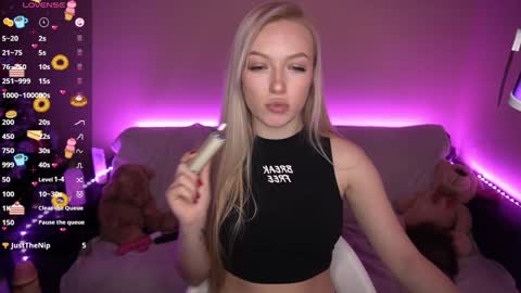 Snapshot of amandaafire chatting on January 7, 1:46 pm Amanda online show from January 7, 1:46 pm