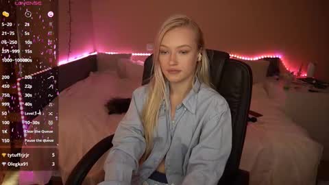 Snapshot of amandaafire chatting on September 28, 1:27 pm Amanda online show from September 28, 1:27 pm