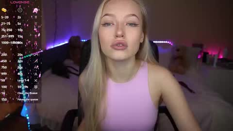 Snapshot of amandaafire chatting on October 11, 6:45 am Amanda online show from October 11, 6:45 am