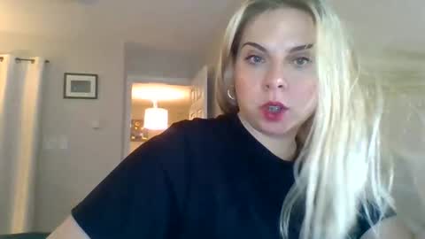 Snapshot of amandainbloom chatting on October 18, 6:41 pm Amanda online show from October 18, 6:41 pm