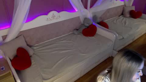 AmandaLind online show from November 26, 3:35 pm