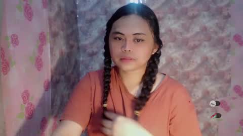 Snapshot of amandaxxx02 chatting on August 6, 4:31 pm manda online show from August 6, 4:31 pm