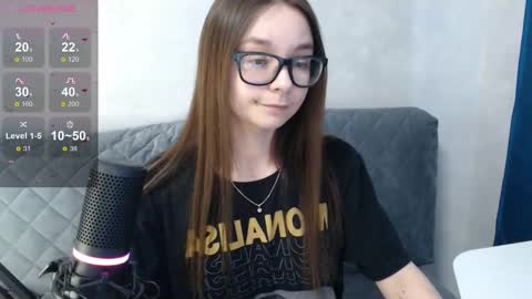 Snapshot of amaneli chatting on February 21, 2:38 pm Mila online show from February 21, 2:38 pm