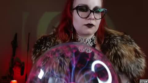 Goddess Amanita online show from December 19, 5:40 pm