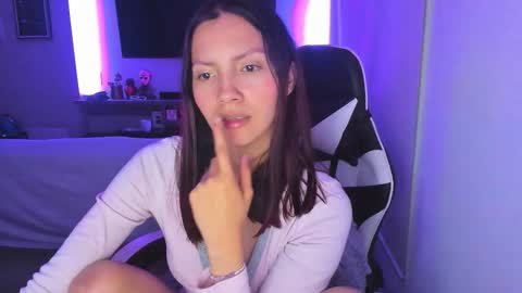 Snapshot of amara_22_ chatting on September 9, 3:17 am Liz online show from September 9, 3:17 am