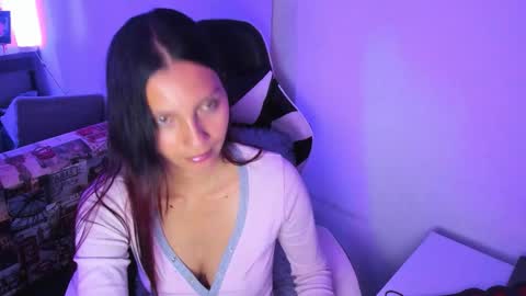 Snapshot of amara_22_ chatting on January 9, 4:48 am Liz online show from January 9, 4:48 am