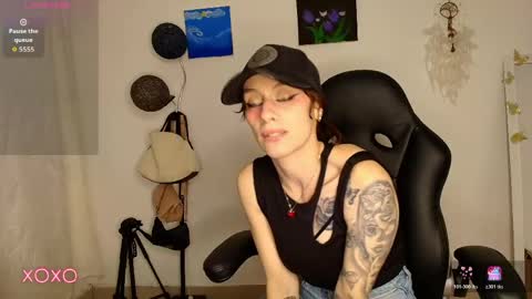 Snapshot of amara_fey chatting on May 5, 1:13 am Amara Fey online show from May 5, 1:13 am