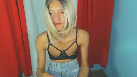 Snapshot of amara_fuck69 chatting on January 23, 9:50 am amara_fuck69 online show from January 23, 9:50 am