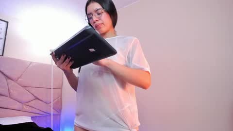 Snapshot of amara_velle chatting on April 1, 1:41 pm amara velle online show from April 1, 1:41 pm